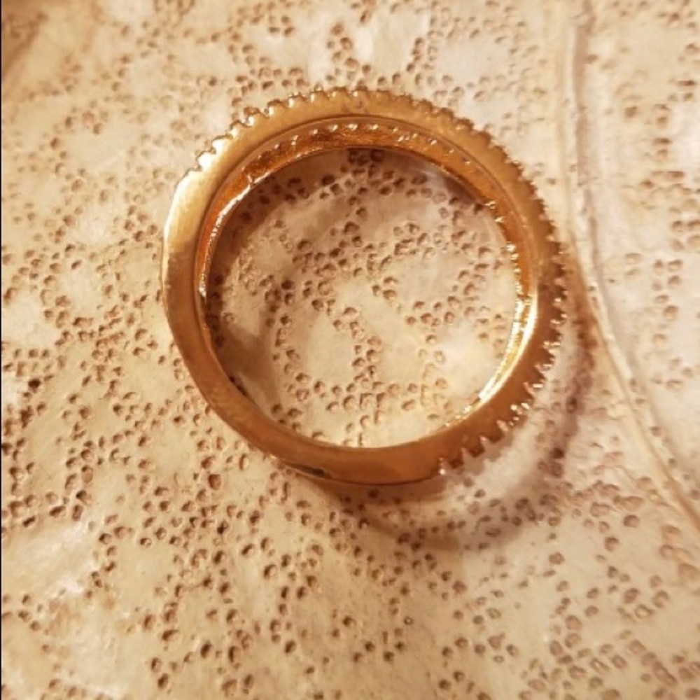Double band ring guard. white topaz round cut gemstones. 18k gold plated band. - Picture 4 of 4